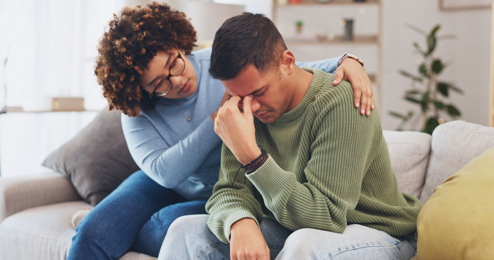 Couple discussing emotional challenges related to personality disorders and addiction in a supportive environment